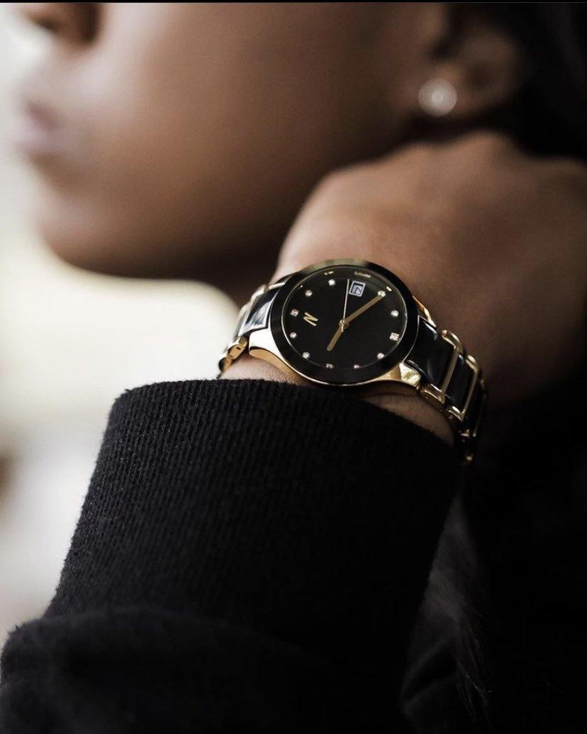 Black and gold ceramic Petite Link Queen women's watch 34MM with precise quartz movement